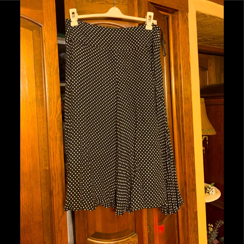 Jones New York EUC Black and White Polka Dot skirt size 8